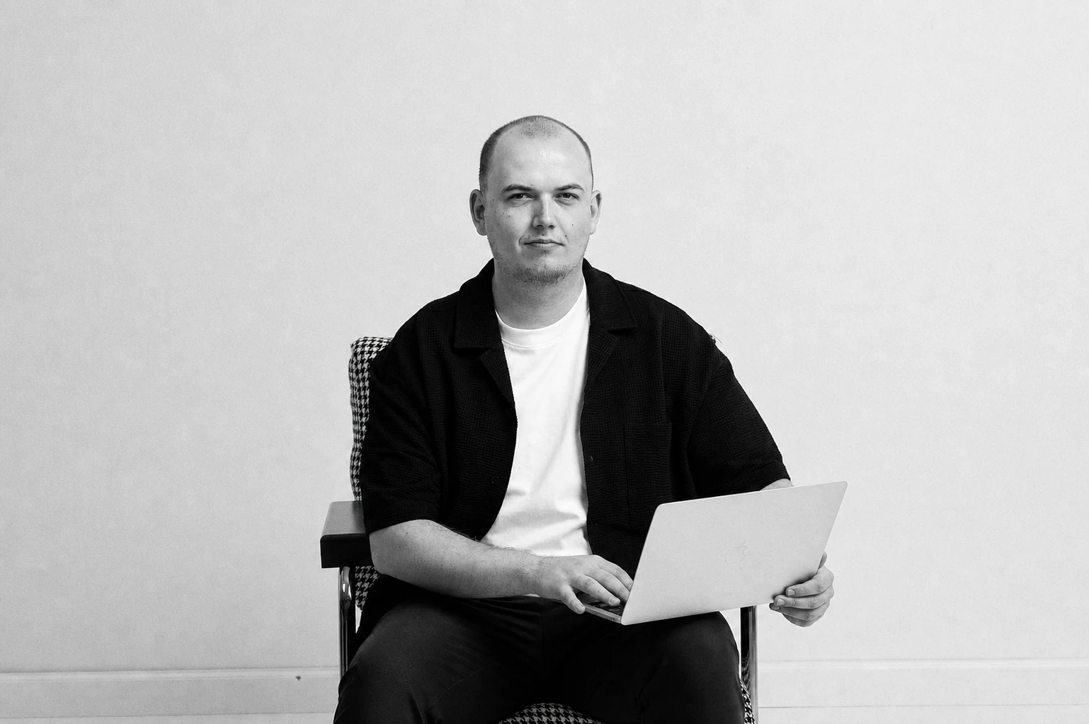 Black-and-white portrait of Robert Vind-Gardoș, co-founder of STRAT Agency